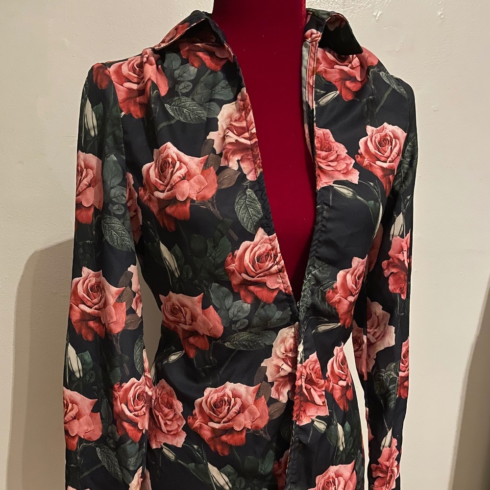 PrettyLittleThing Hook & Eye Floral Blouse Size 2